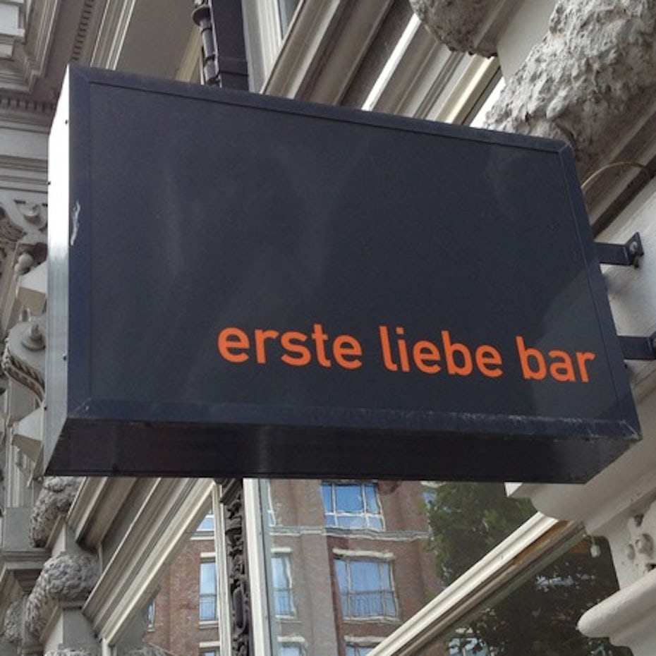 Erste liebe酒吧标志与ff din标志字体