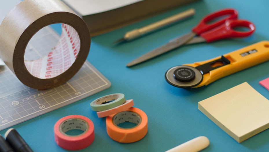 結婚式が決まったら招待状作り 依頼したら相場はどのくらい 99designs