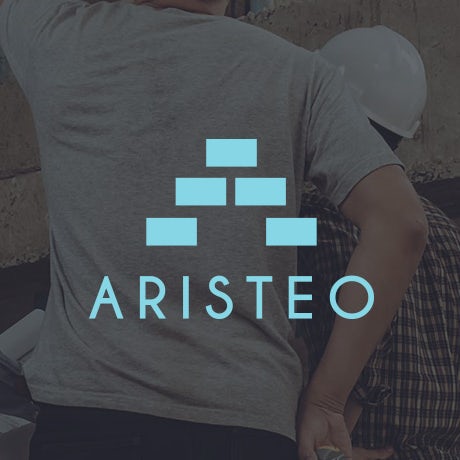 blue rectangles stacked in a triangle with the text “Aristeo”