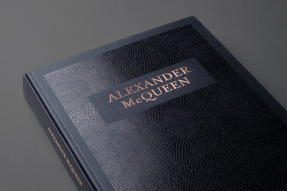 Empresas de diseño gráfico: Libro de Alexander McQueen