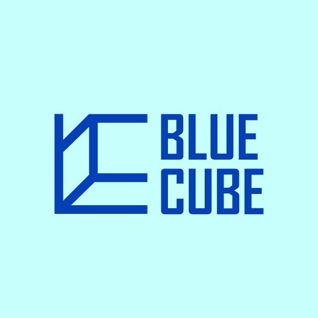 logo design trends example: Minimalist perspective cube logo design