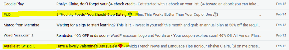 Deux lignes d'objet d'email avec un emoji de cœur et un emoji de bol de nourriture sont surlignées en jaune