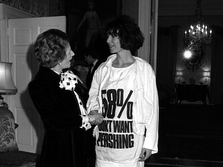 Katherine Hamnett rencontre Margaret Thatcher en 1984, vêtue d'un t-shirt de protestation