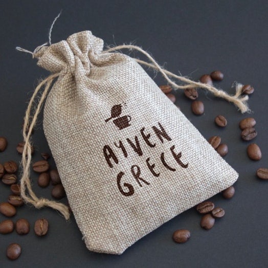 Logotipo de cafetería en una bolsa