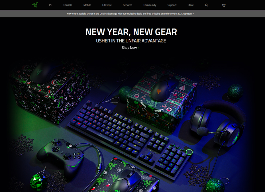 Sitio web de Razer con equipo de juego, mouse, control, teclado y auriculares como imagen de la página de inicio
