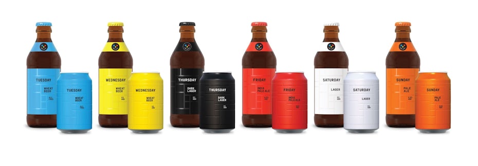 浅蓝色、黄色、黑色、红色、白色和橙色的六个啤酒瓶和六个啤酒罐。