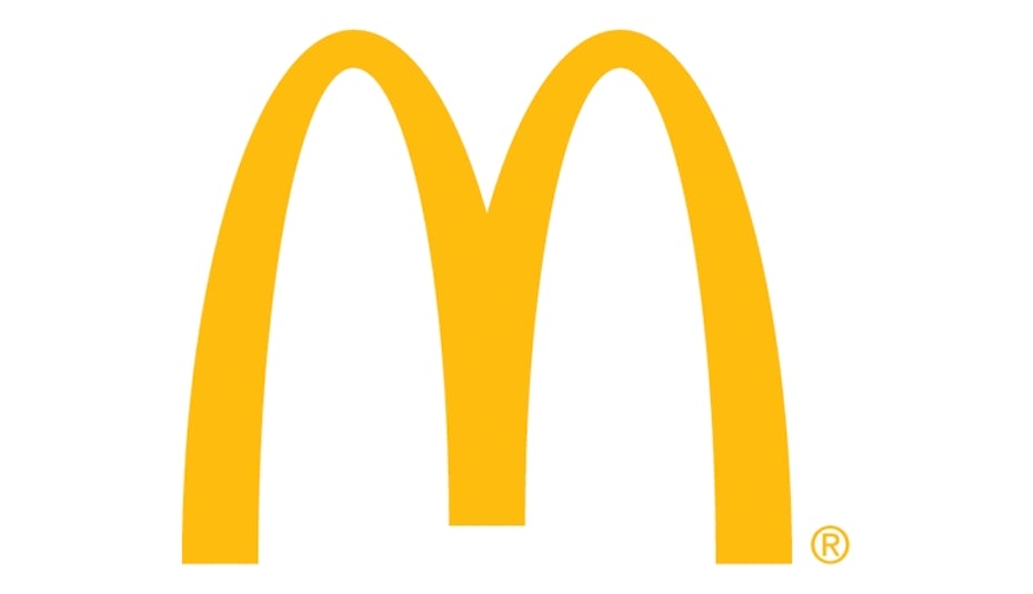 麦当劳的金色拱门标志