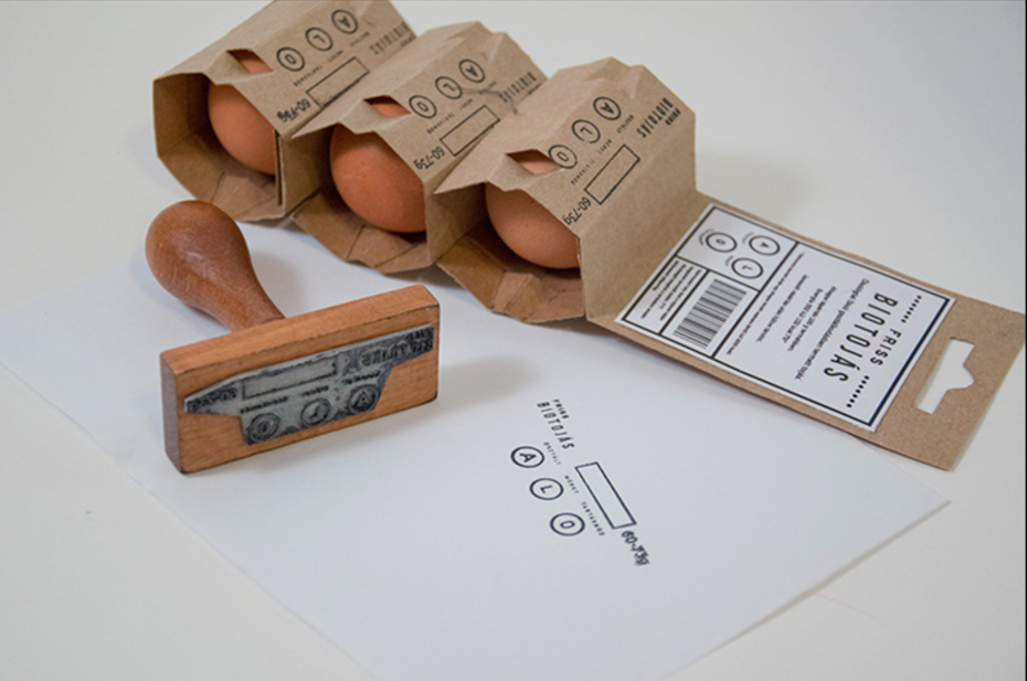 Sustainable hanging egg holder made out of recycled cardboard