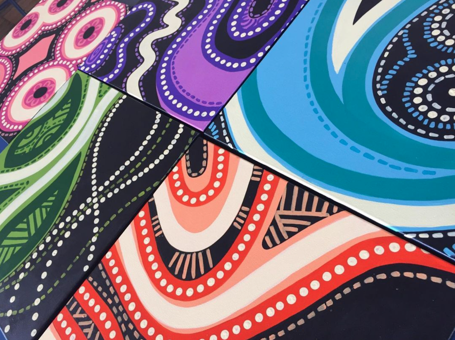 Comment l'artiste aborigène Safina Stewart s'exprime à travers son art -  99designs
