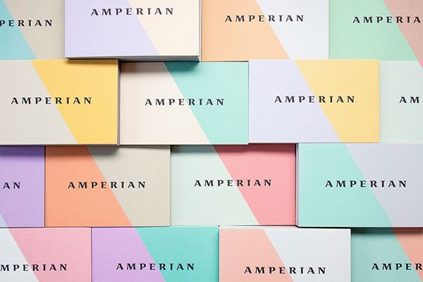 Le noir apparaît lorsqu'il est associé à des palettes minimalistes modernes